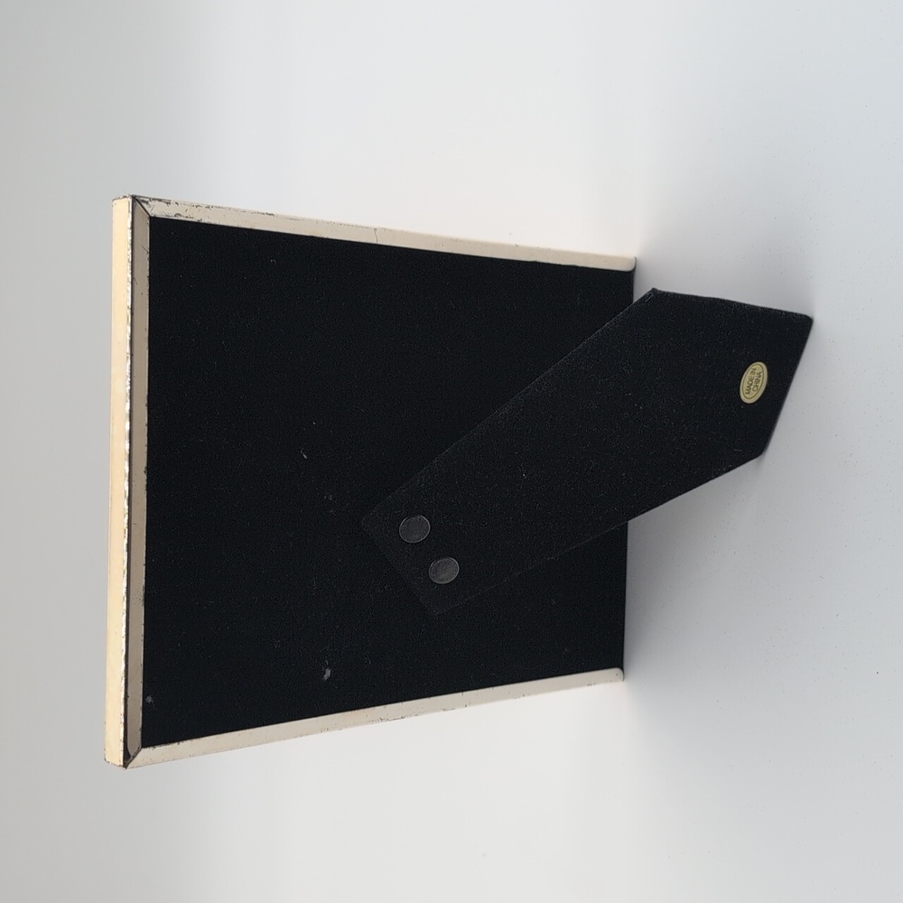 Elegant Silver Photo Frame - Picture 3 of 8